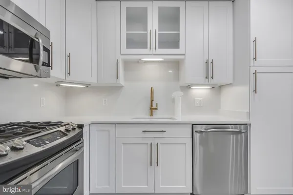 $3,150 | 8220 Crestwood Heights Drive, Unit 1210, McLean, VA 22102