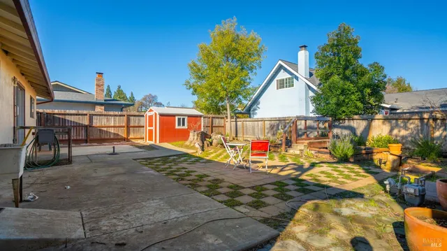 a view of the patio of the house