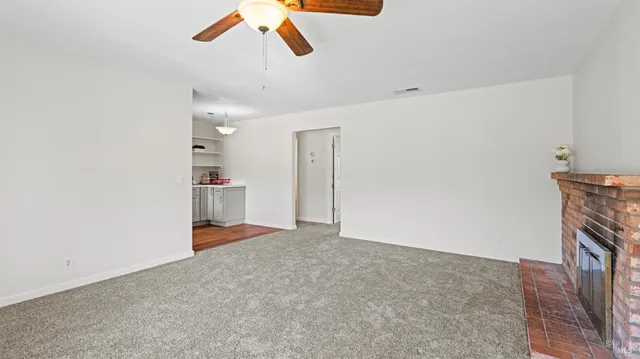 a view of empty room with a ceiling fan