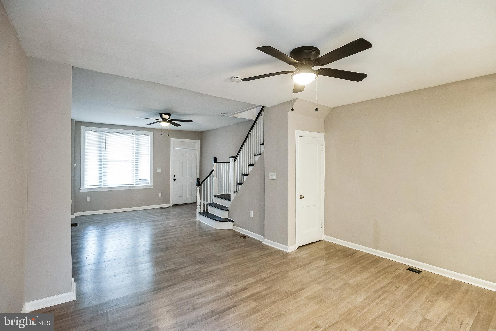 6905 Forrest Avenue Philadelphia, PA 19138 - Photo 2 of 26 Dining & Living Areas