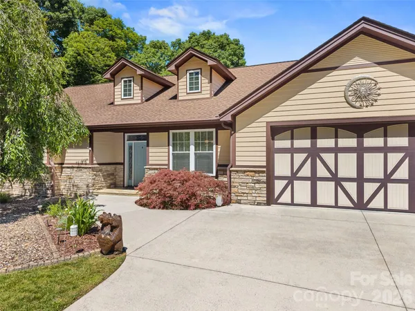 $840,000 | 25 Linden Turn, Hendersonville, NC 28739