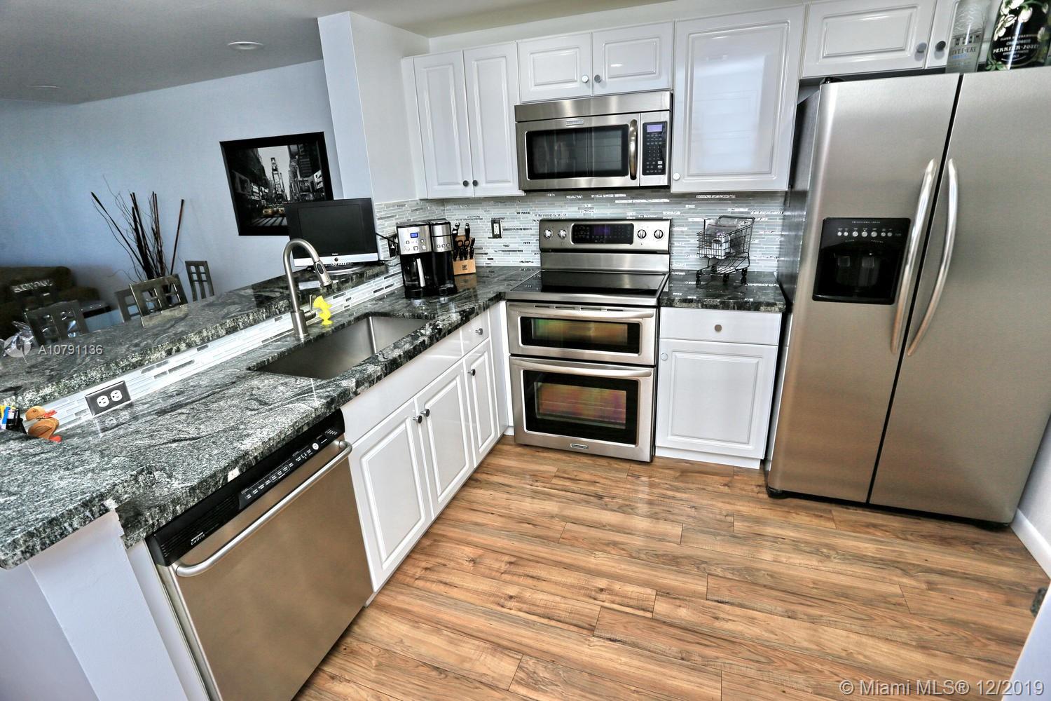 882 Jeffery Street Boca Raton, FL 33487 - Photo 14 of 33