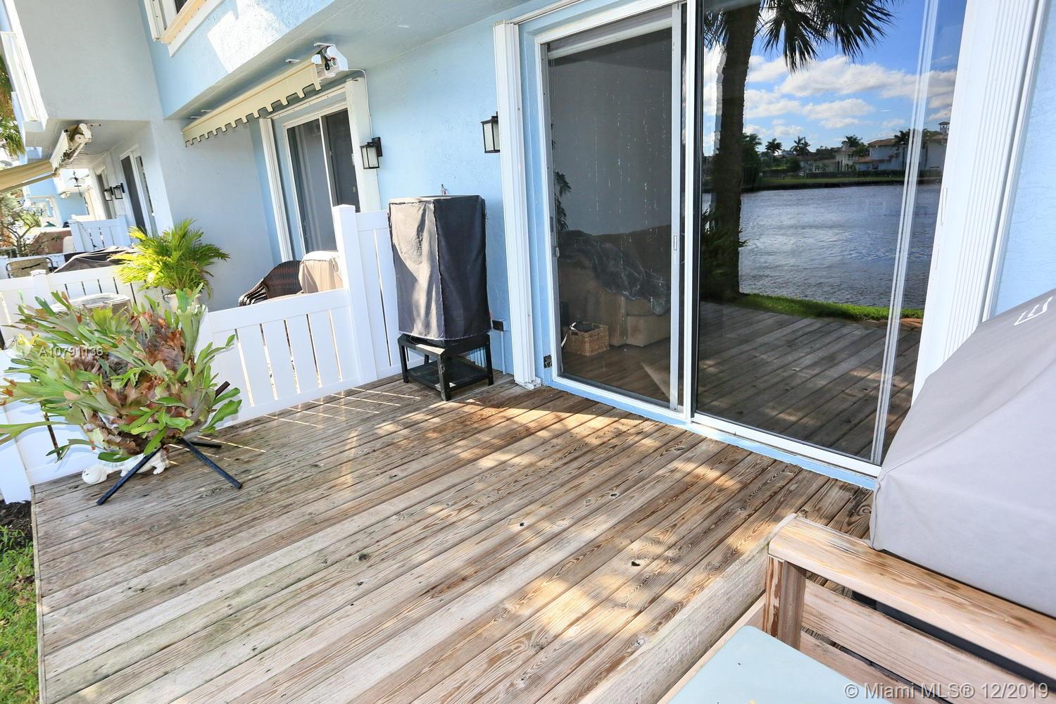 882 Jeffery Street Boca Raton, FL 33487 - Photo 8 of 33