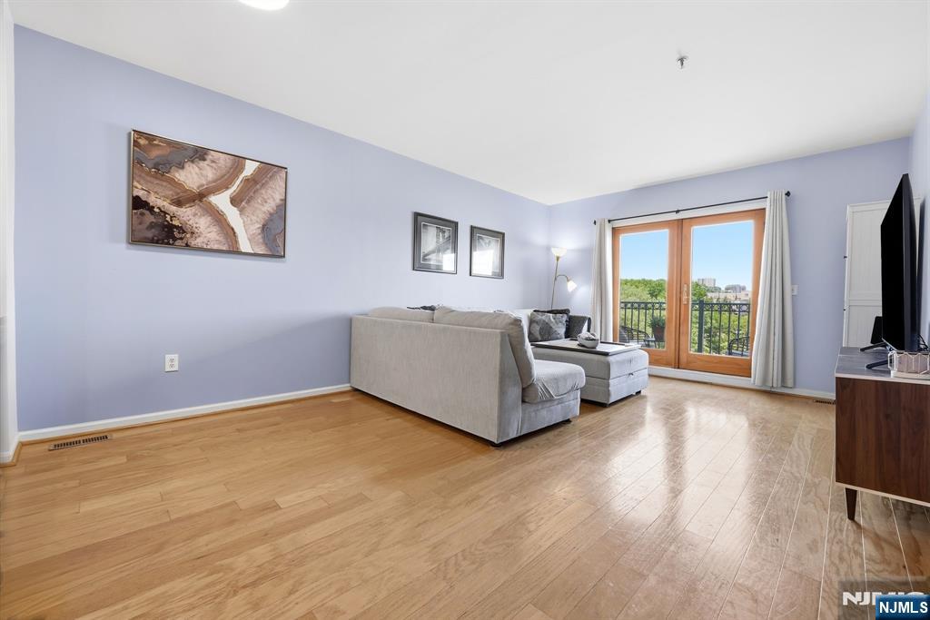 242 The Promenade, Unit 242 Edgewater, NJ 07020 - Photo 3 of 49