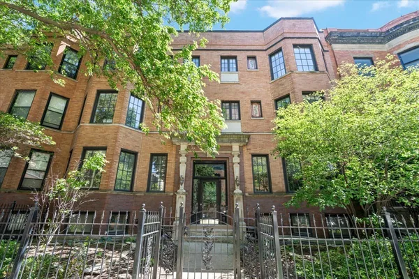 $4,500 | 841 West Wellington Avenue, Unit 3, Chicago, IL 60657