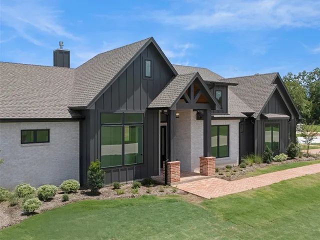 $945,000 | 259 Hydrangea Drive, Smithville, TX 78957