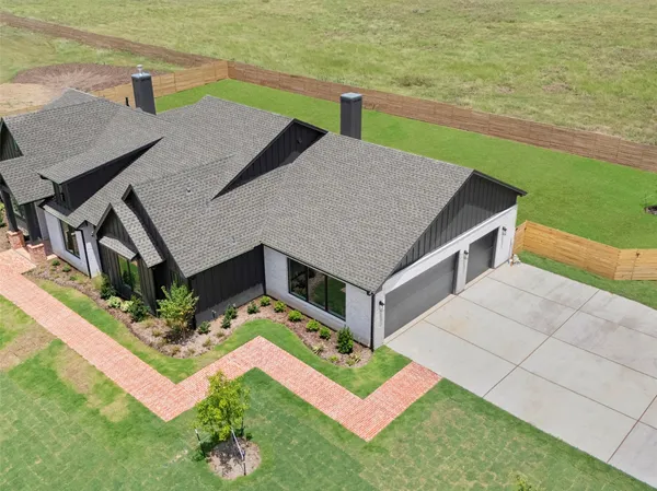 $945,000 | 259 Hydrangea Drive, Smithville, TX 78957