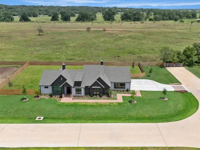 $945,000 | 259 Hydrangea Drive, Smithville, TX 78957