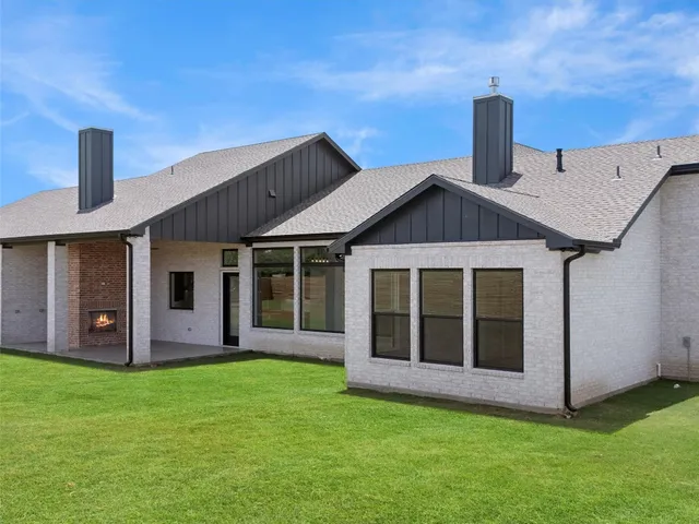 $945,000 | 259 Hydrangea Drive, Smithville, TX 78957