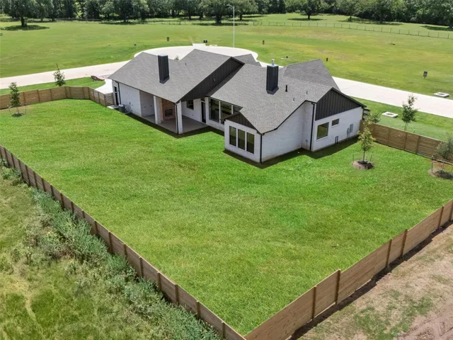 $945,000 | 259 Hydrangea Drive, Smithville, TX 78957