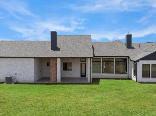 $945,000 | 259 Hydrangea Drive, Smithville, TX 78957