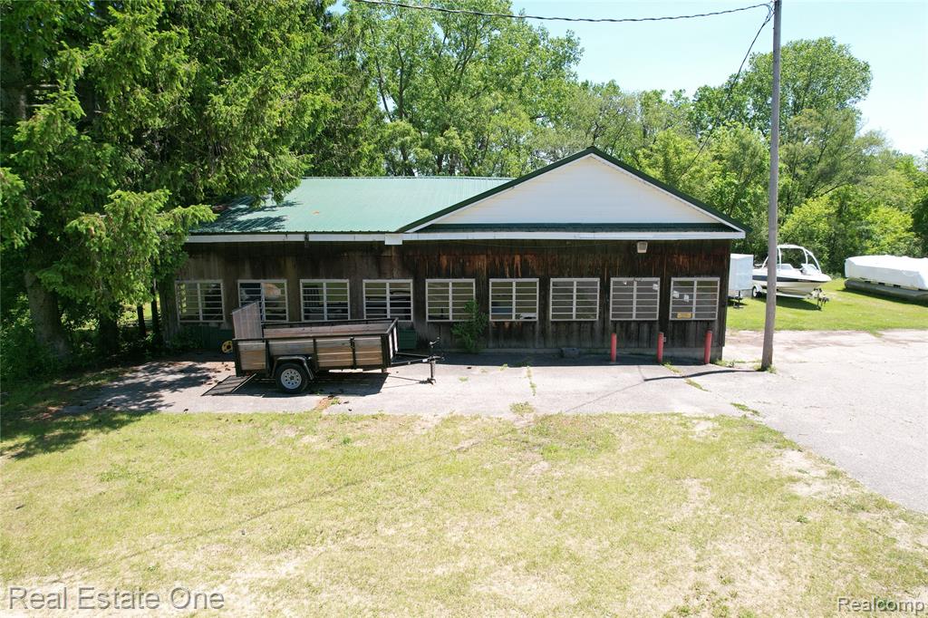 1325 South Hospital Road Waterford, MI 48327 - Photo 33 of 54