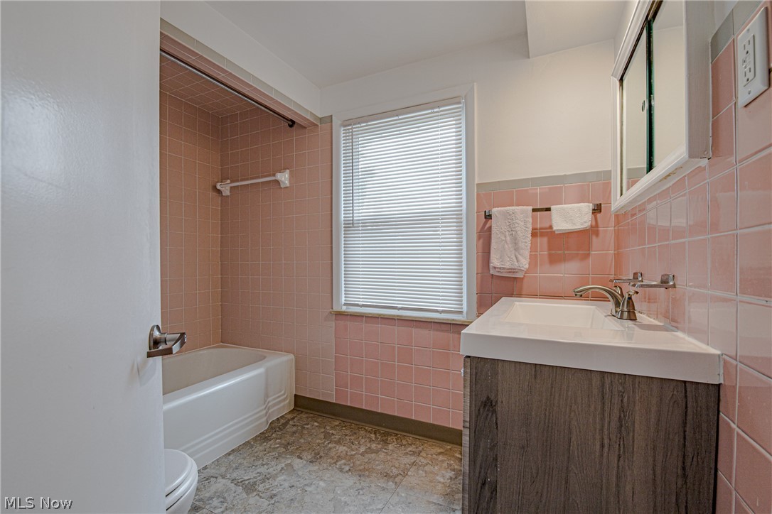 2329 Traymore Road Cleveland, OH 44118 - Photo 11 of 21