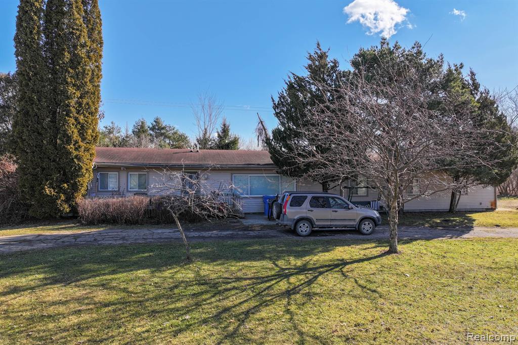 2455 South Latson Road Howell, MI 48843 - Photo 3 of 21