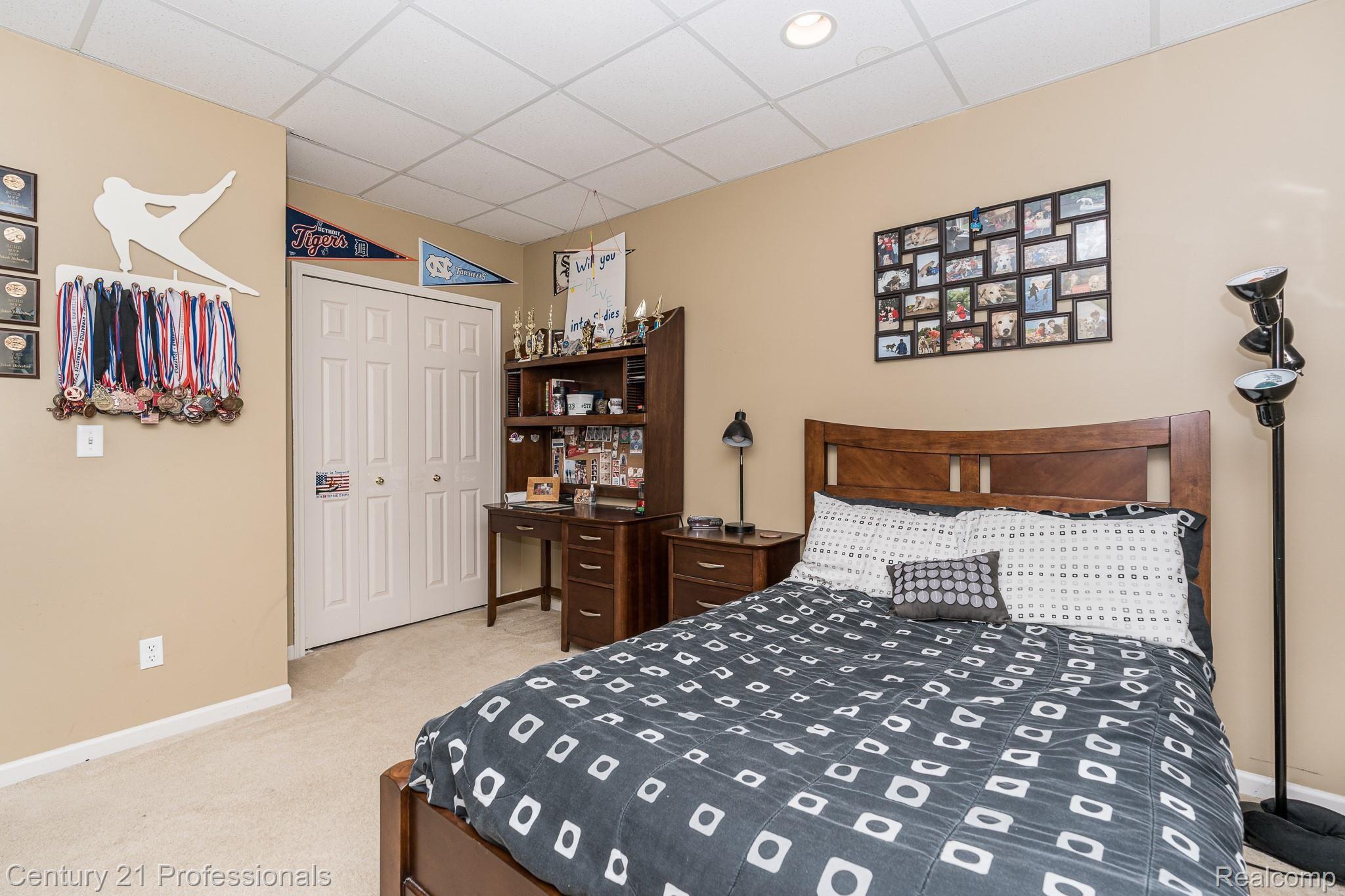 663 West Bluff Court Rochester, MI 48307 - Photo 26 of 38 663 W Bluff MLS-W039.jpg