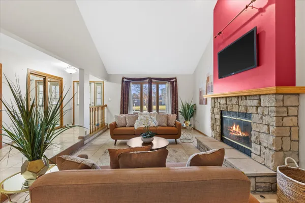 $544,899 | 7170 Countryside Drive, Franklin, WI 53132