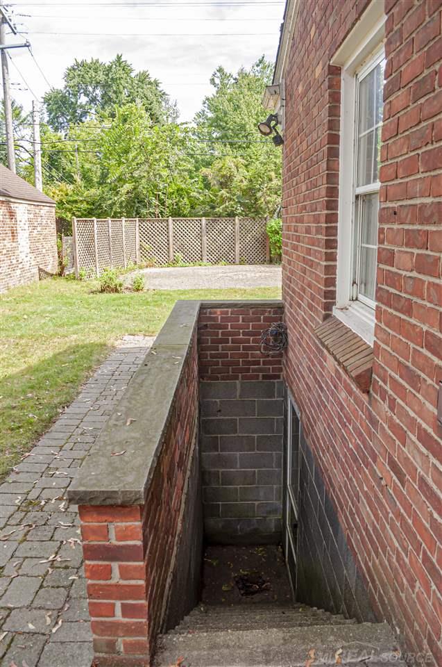 88 Roslyn Road Grosse Pointe, MI 48236 - Photo 39 of 43 50020761-38.JPG