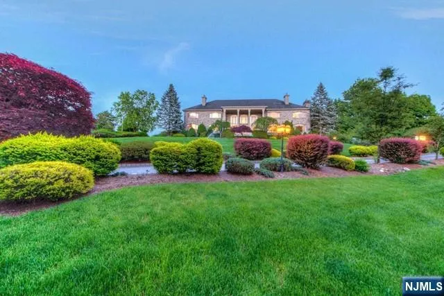 $3,950,000 | 16 Shinnecock Trail, Franklin Lakes, NJ 07417