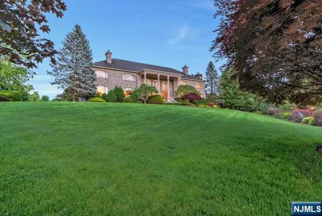 $3,950,000 | 16 Shinnecock Trail, Franklin Lakes, NJ 07417