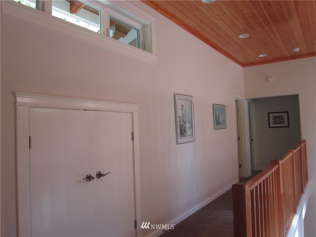 3540 7075 South Clinton, WA 98236 - Photo 14 of 25 a view of a hallway