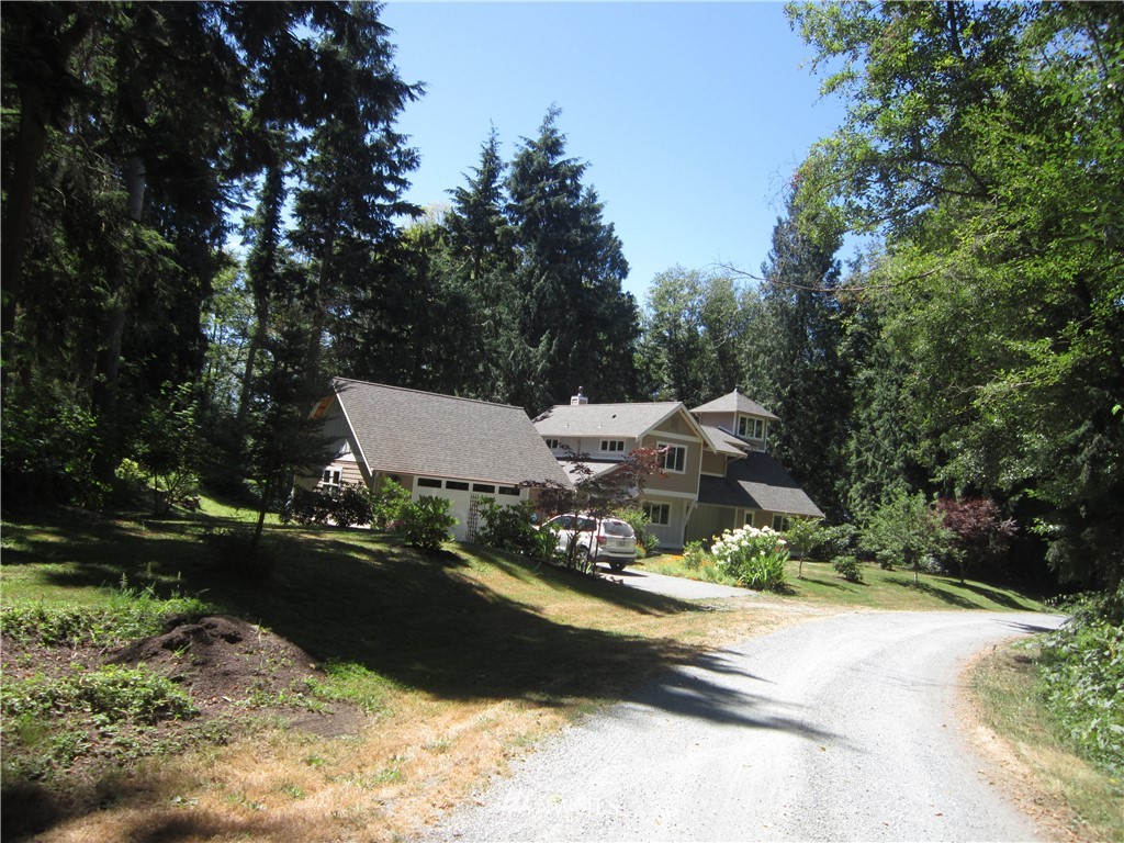 3540 7075 South Clinton, WA 98236 - Photo 24 of 25 front view of a house with a yard