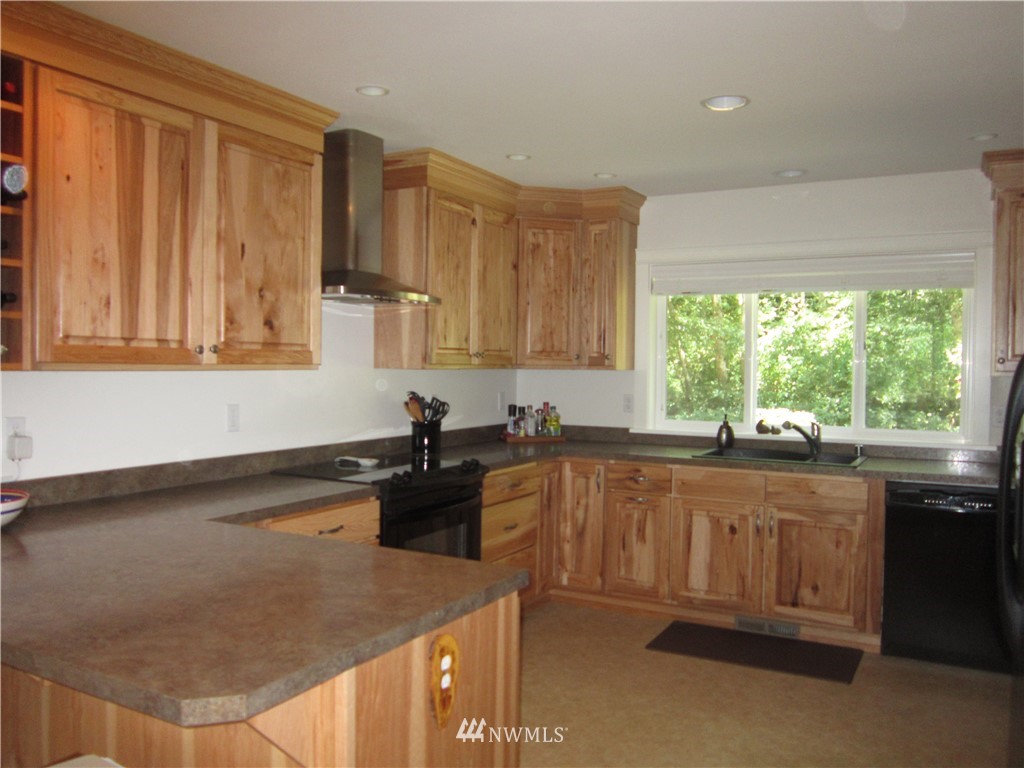 3540 7075 South Clinton, WA 98236 - Photo 4 of 25 a kitchen with stainless steel appliances granite countertop a sink stove and cabinets