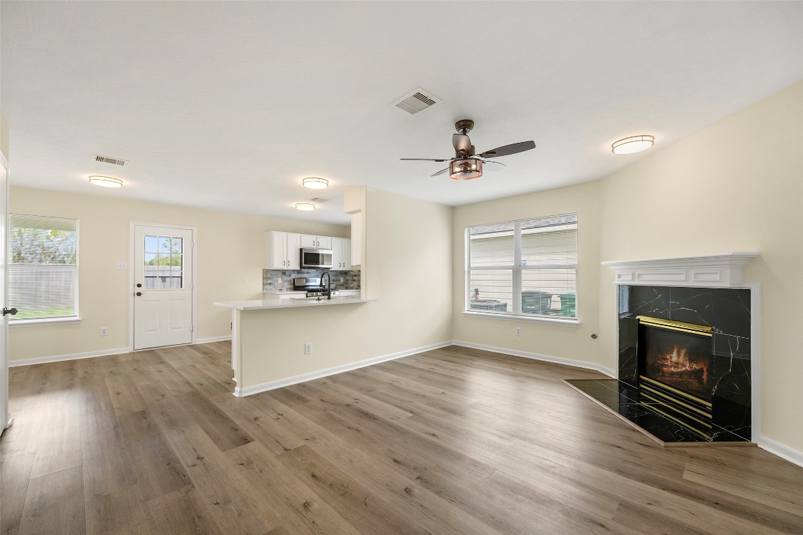 13226 Ridgewood Knoll Lane Houston, TX 77047 - Photo 11 of 37 Family Room