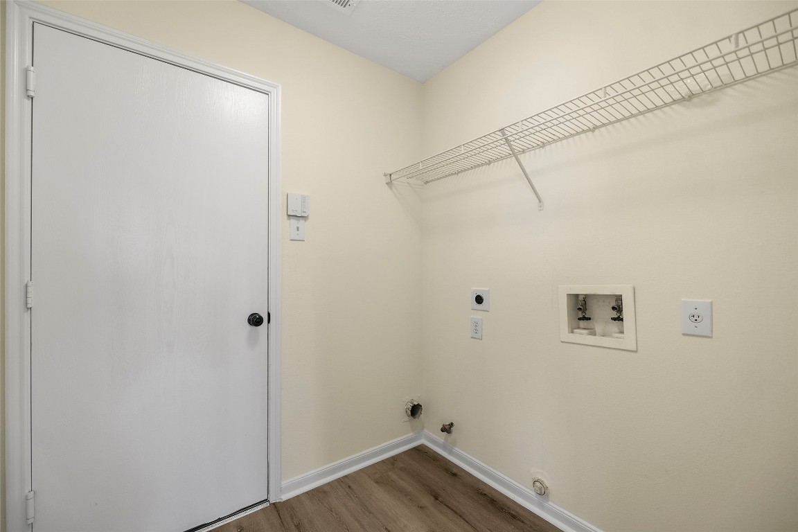 13226 Ridgewood Knoll Lane Houston, TX 77047 - Photo 18 of 37 a view of a small space