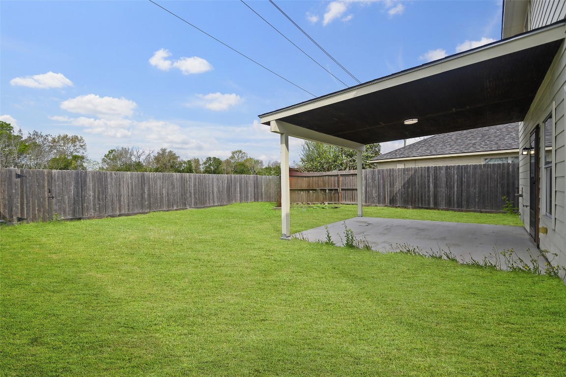 13226 Ridgewood Knoll Lane Houston, TX 77047 - Photo 31 of 37 Spacious Backyard with no back neighbors