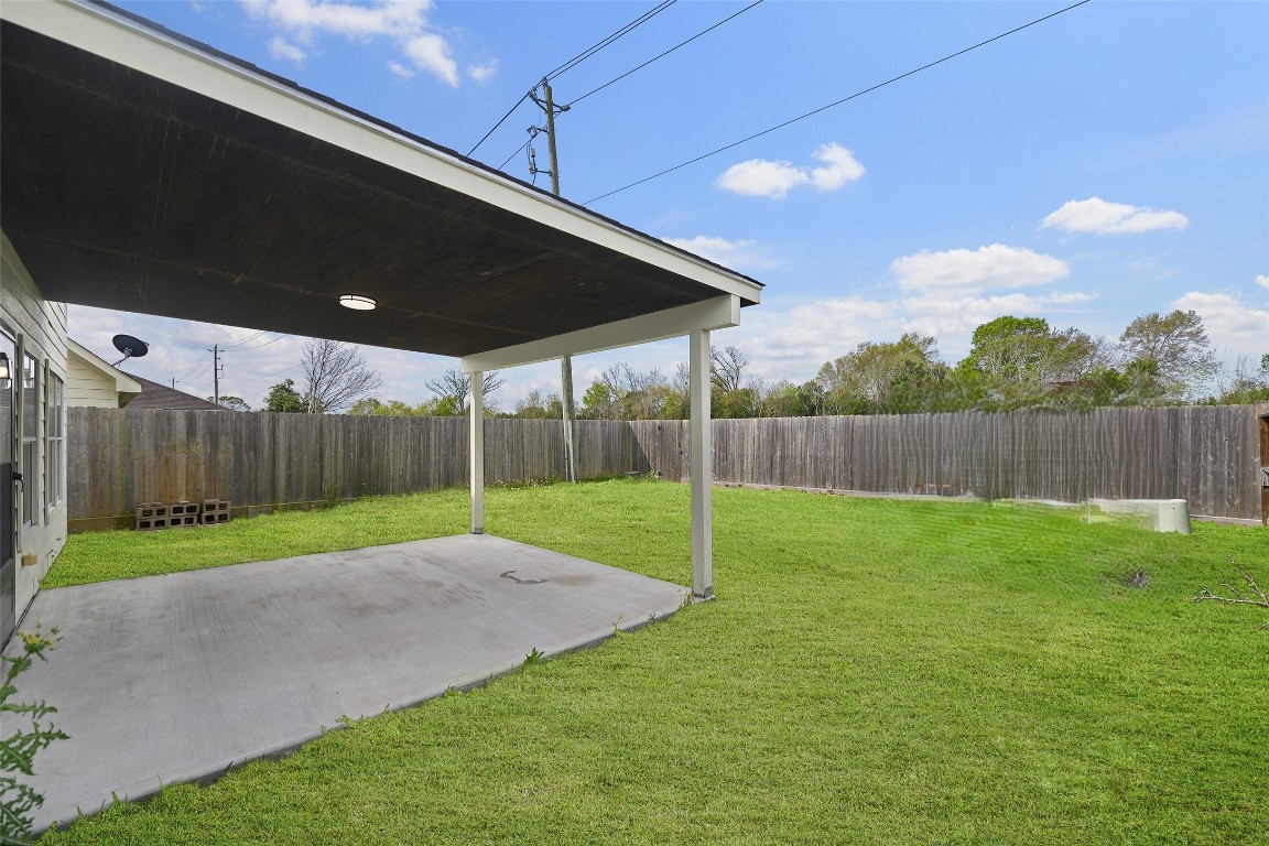 13226 Ridgewood Knoll Lane Houston, TX 77047 - Photo 32 of 37 Spacious Backyard with no back neighbors