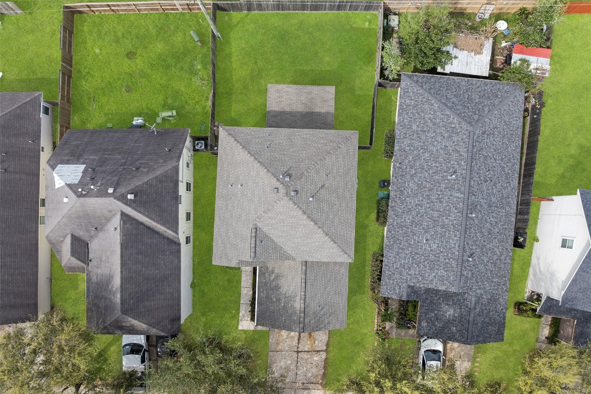13226 Ridgewood Knoll Lane Houston, TX 77047 - Photo 34 of 37 an aerial view of a house with a yard