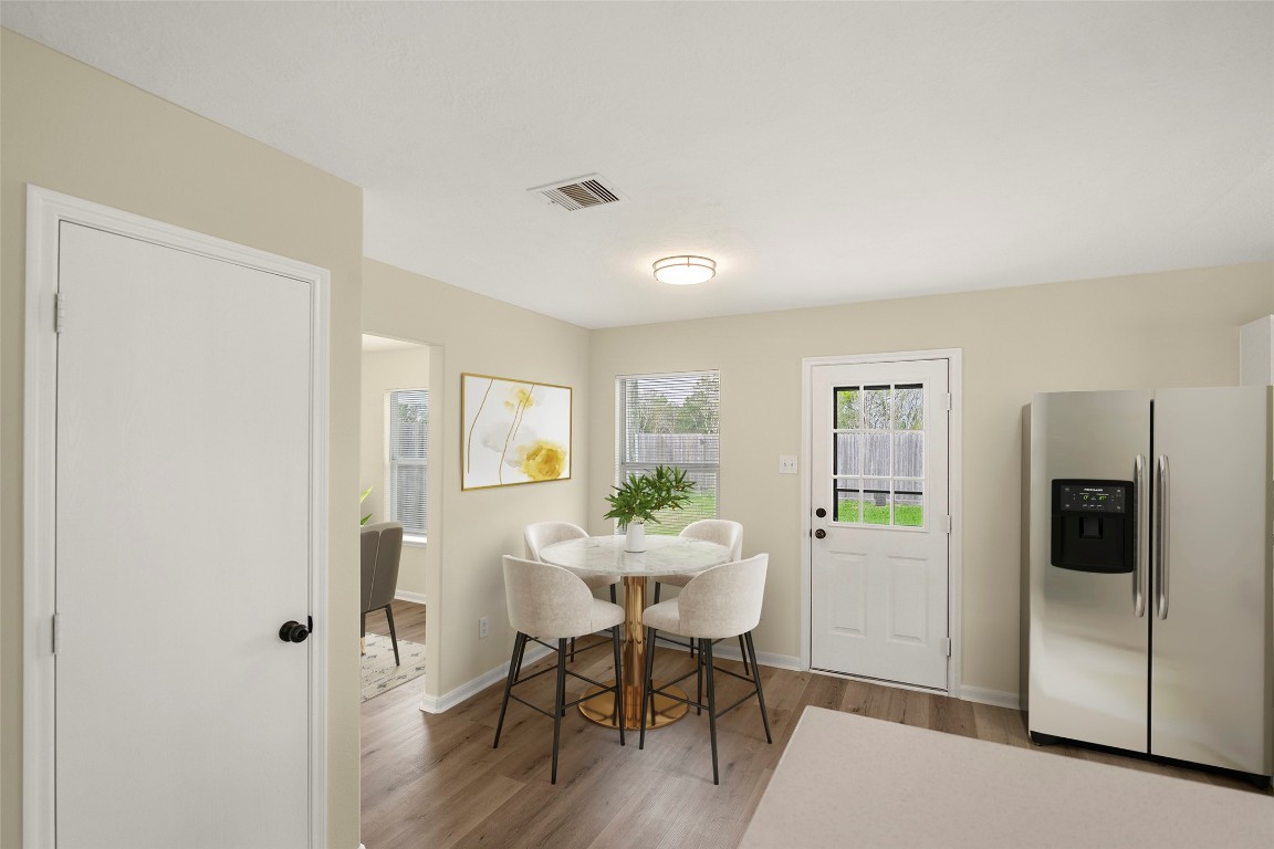 13226 Ridgewood Knoll Lane Houston, TX 77047 - Photo 4 of 37 Cozy Breakfast nook. Virtually staged.