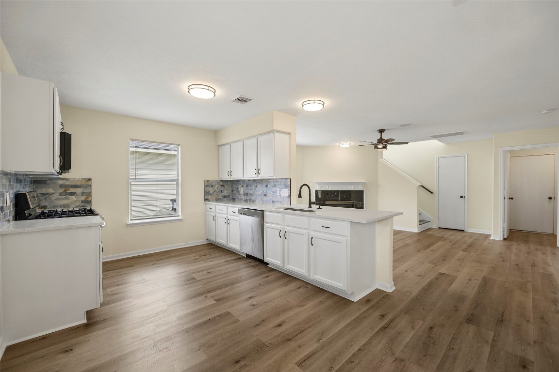 13226 Ridgewood Knoll Lane Houston, TX 77047 - Photo 9 of 37 Large Chef Style Kitchen