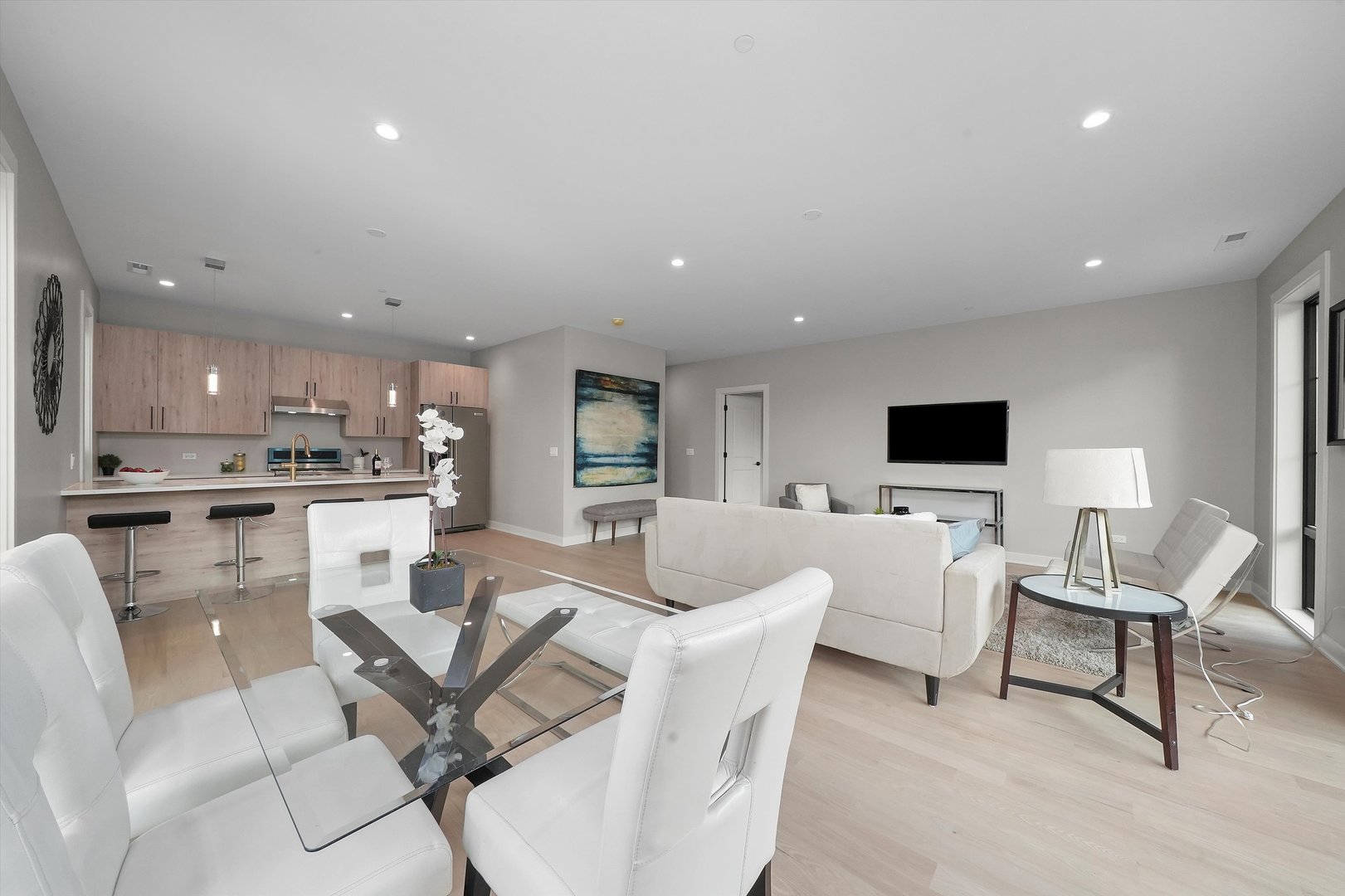 6246 North Pulaski Road, Unit 204 Chicago, IL 60646 - Photo 20 of 38 a living room with furniture and a flat screen tv