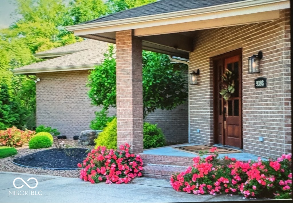 9398 West Mirror Road Columbus, IN 47201 - Photo 3 of 35