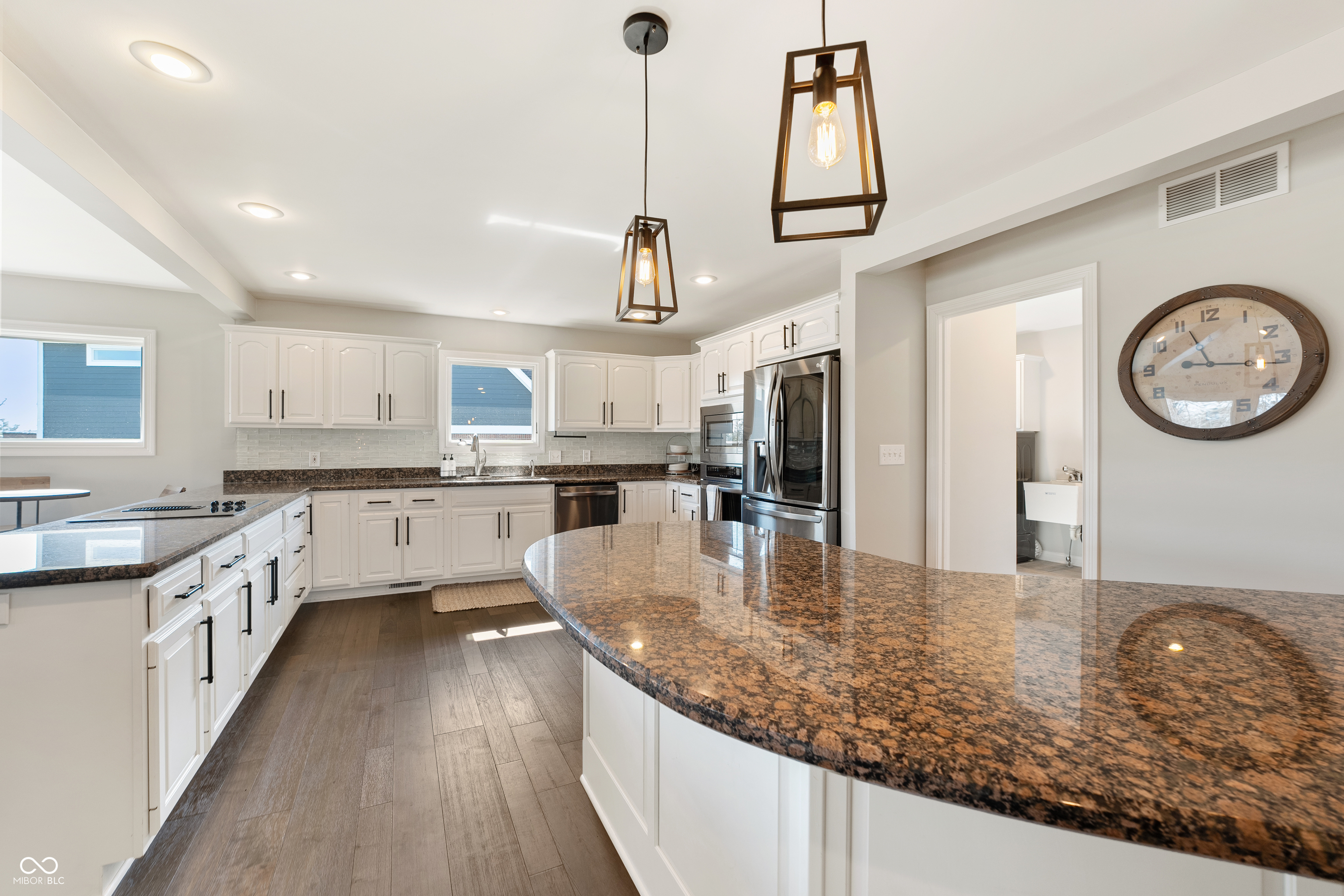 9398 West Mirror Road Columbus, IN 47201 - Photo 7 of 35