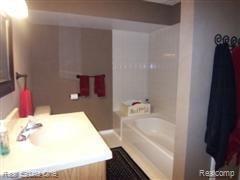 4732 Forest Ridge Court Rochester, MI 48306 - Photo 24 of 24 Full Bath in Lower Level,100_533