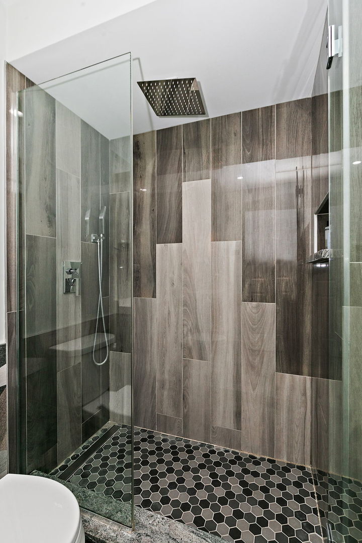 1925 Ozark Parkway Algonquin, IL 60102 - Photo 11 of 17 a bathroom with a shower and a toilet