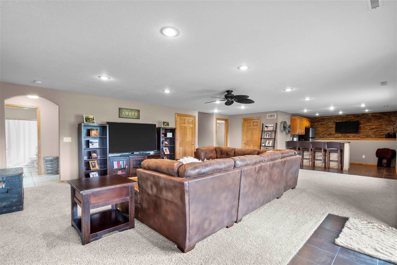 6703 Harrison Road Southwest Cedar Rapids, IA 52404 - Photo 29 of 55 Gallery Image 29