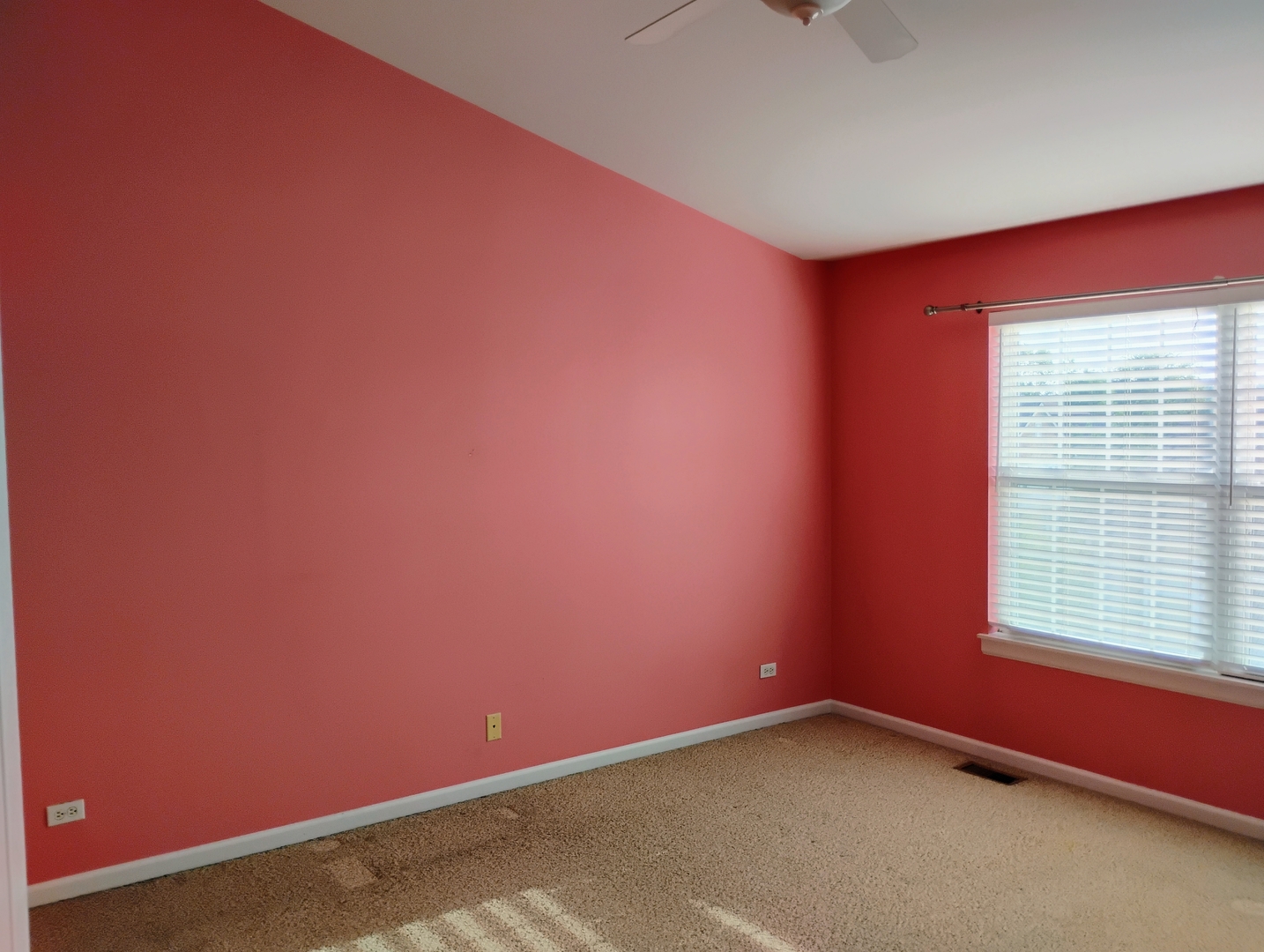 1166 Georgetown Way Vernon Hills, IL 60061 - Photo 21 of 36 an empty room with a window