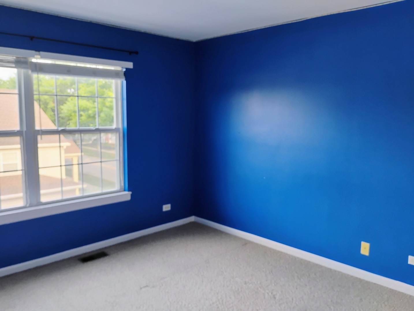 1166 Georgetown Way Vernon Hills, IL 60061 - Photo 31 of 36 an empty room with a window