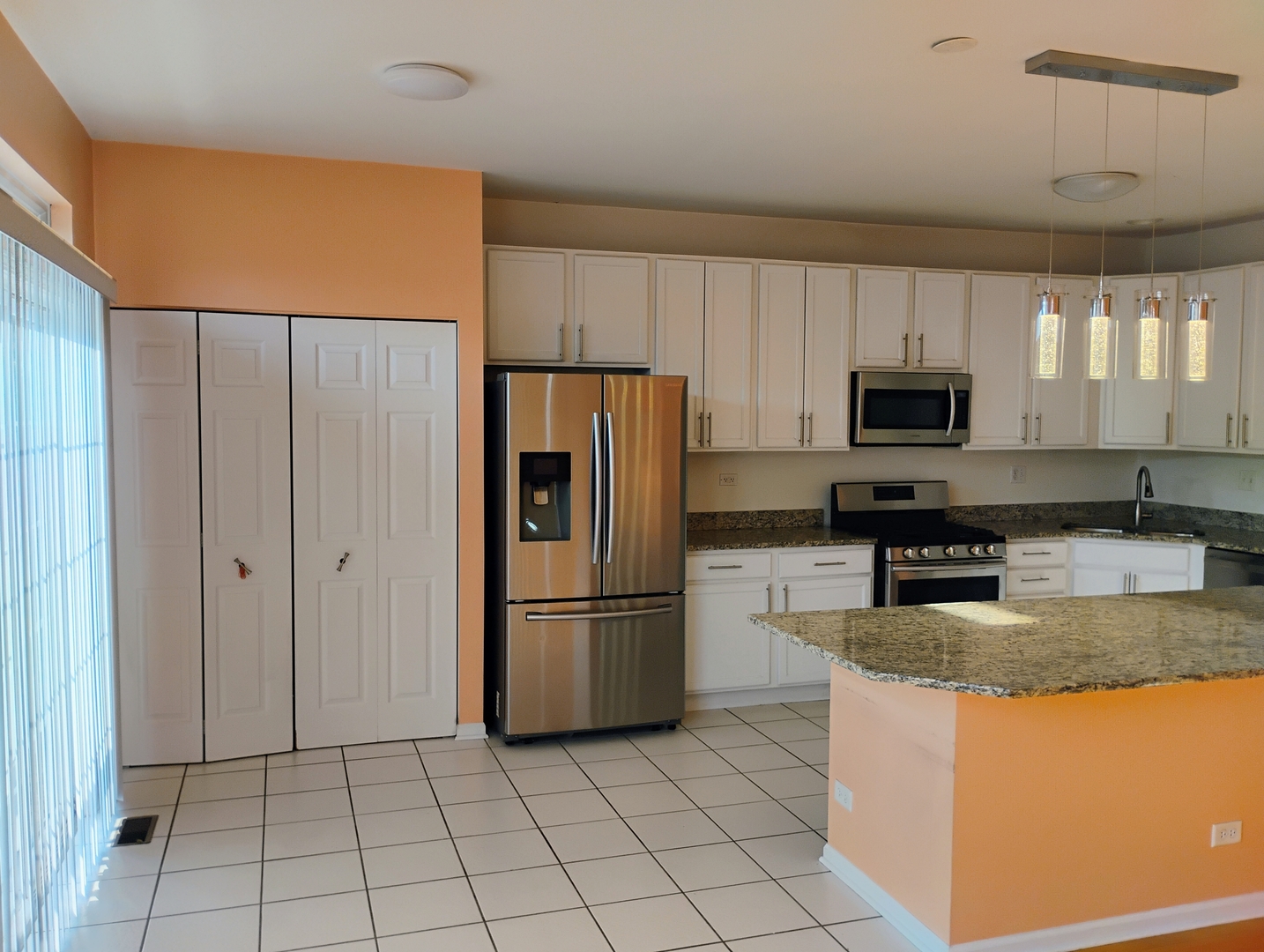 1166 Georgetown Way Vernon Hills, IL 60061 - Photo 8 of 36 a kitchen with granite countertop a refrigerator and a stove top oven