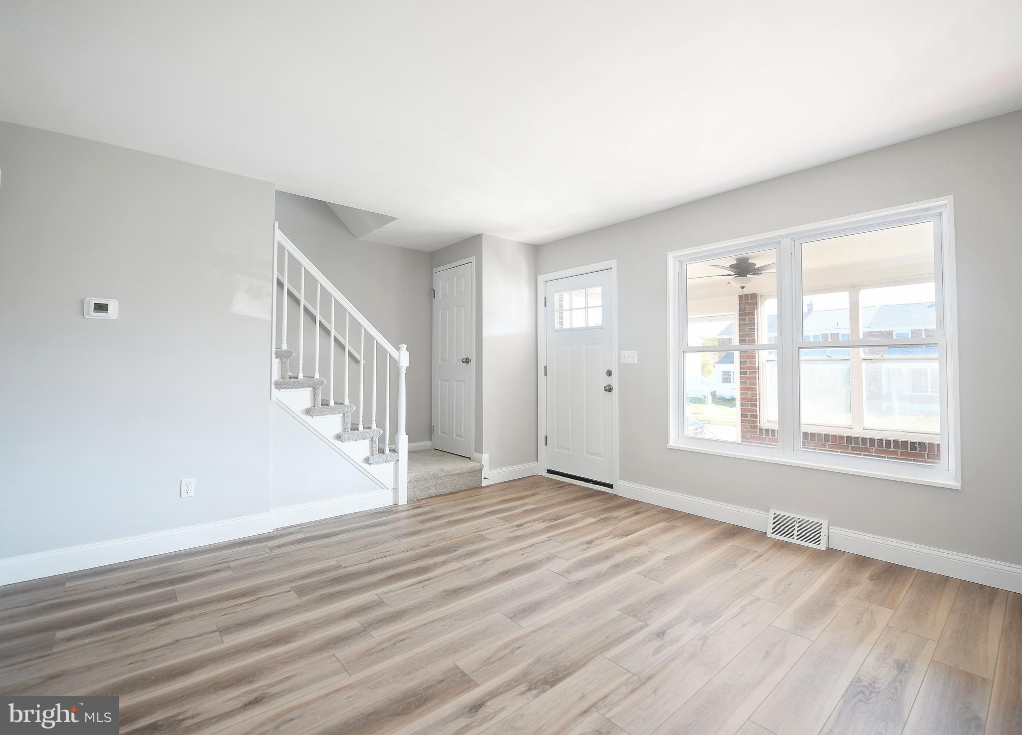 7920 Charlesmont Road Baltimore, MD 21222 - Photo 5 of 33 Living room