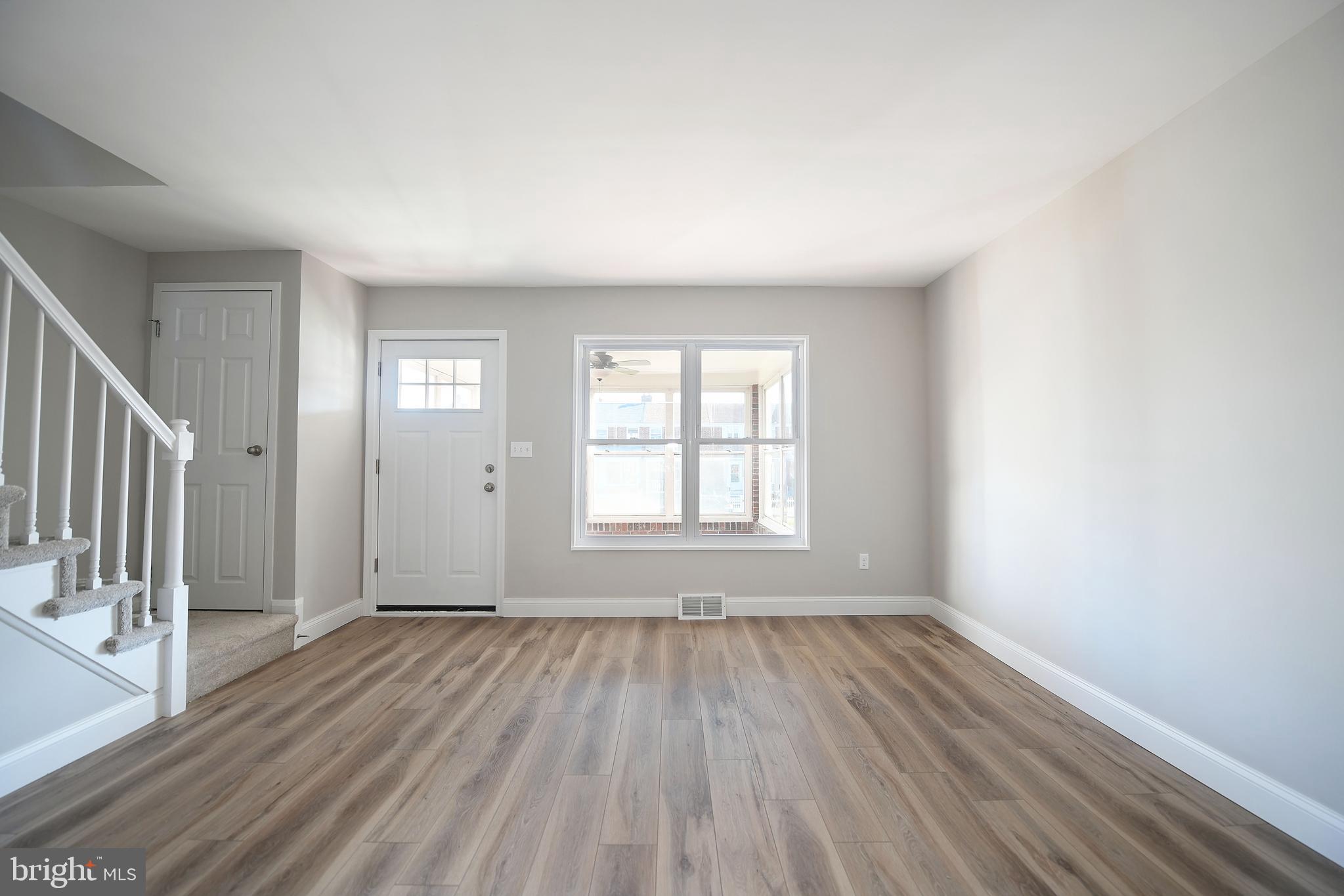 7920 Charlesmont Road Baltimore, MD 21222 - Photo 6 of 33 Living room