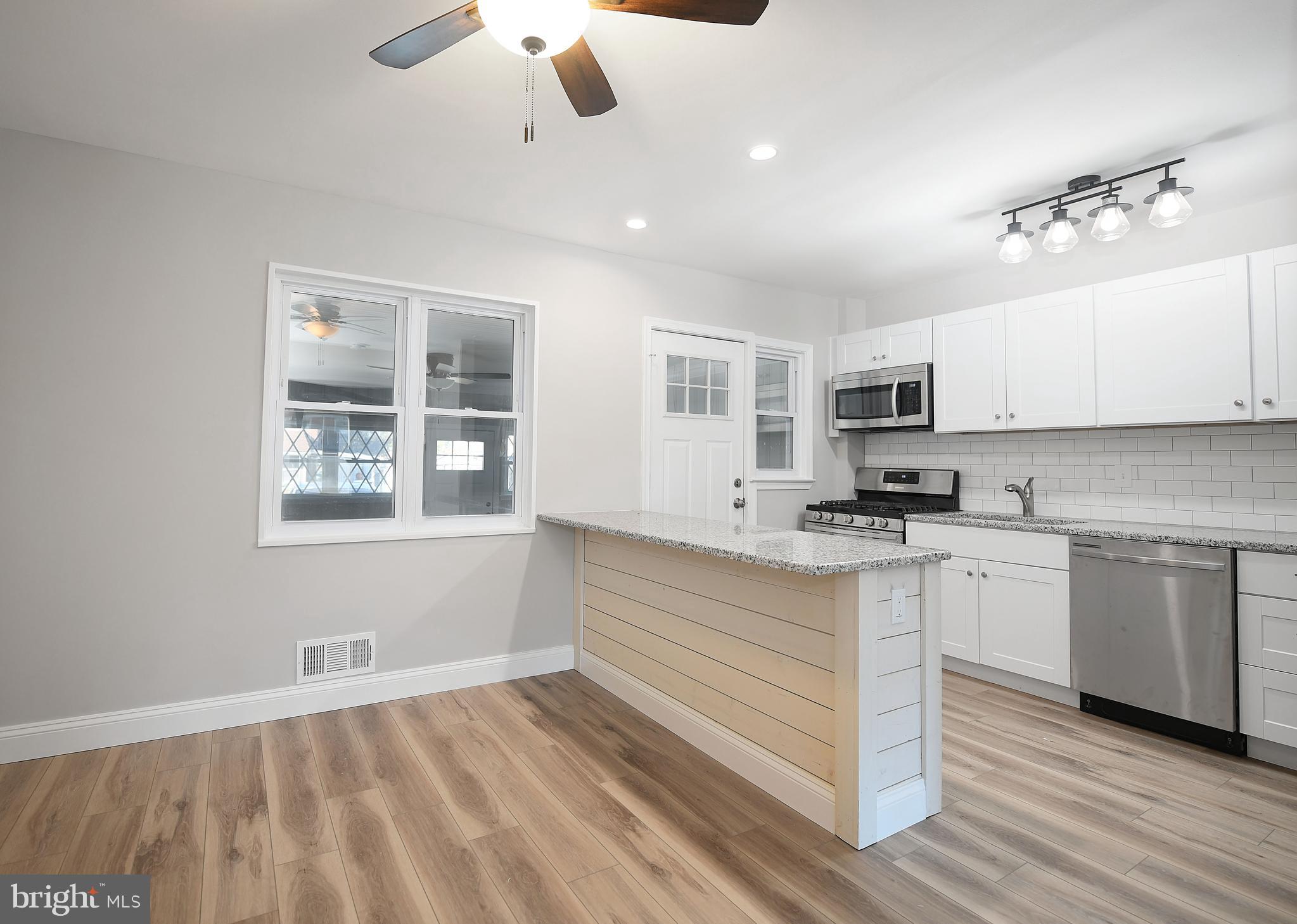 7920 Charlesmont Road Baltimore, MD 21222 - Photo 10 of 33 Dining/kitchen