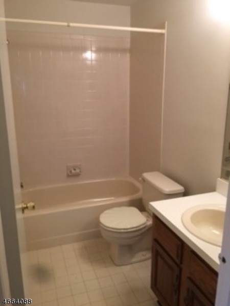 95 Mayfield Road, Unit 95 Bedminster, NJ 07921 - Photo 7 of 9