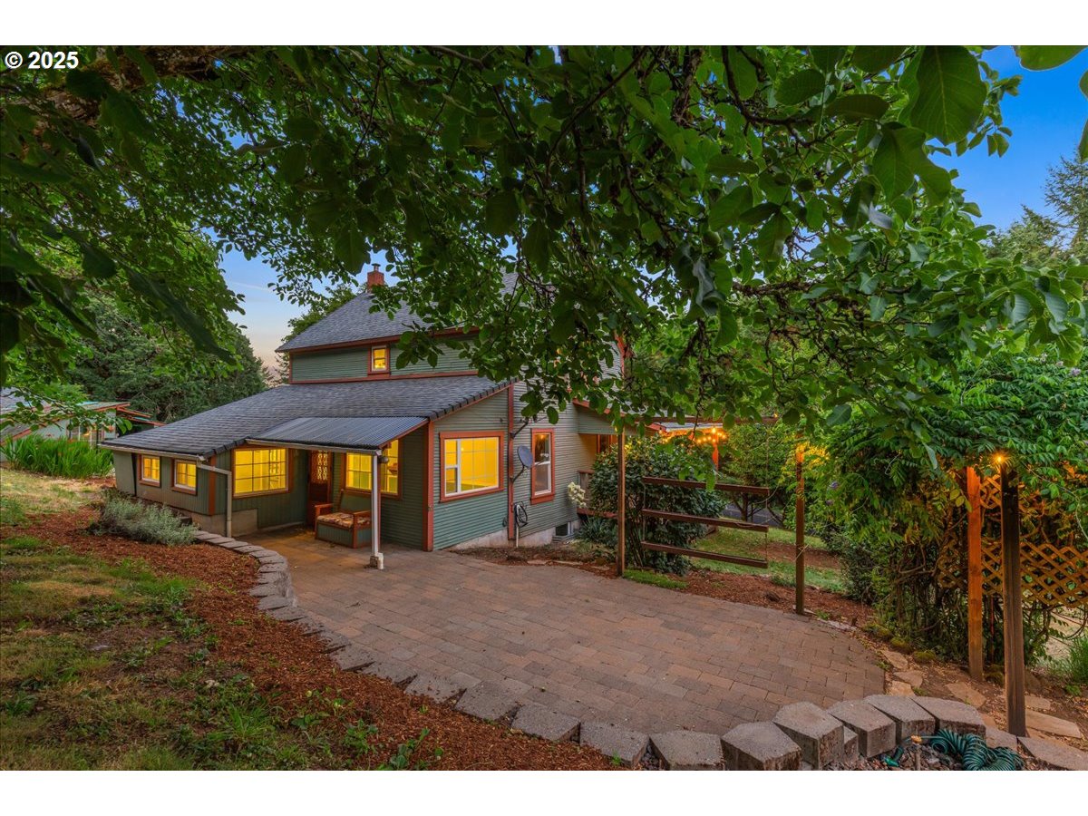 9545 Northeast Red Hills Road Dundee, OR 97115 - Photo 3 of 48 Gallery Image 3