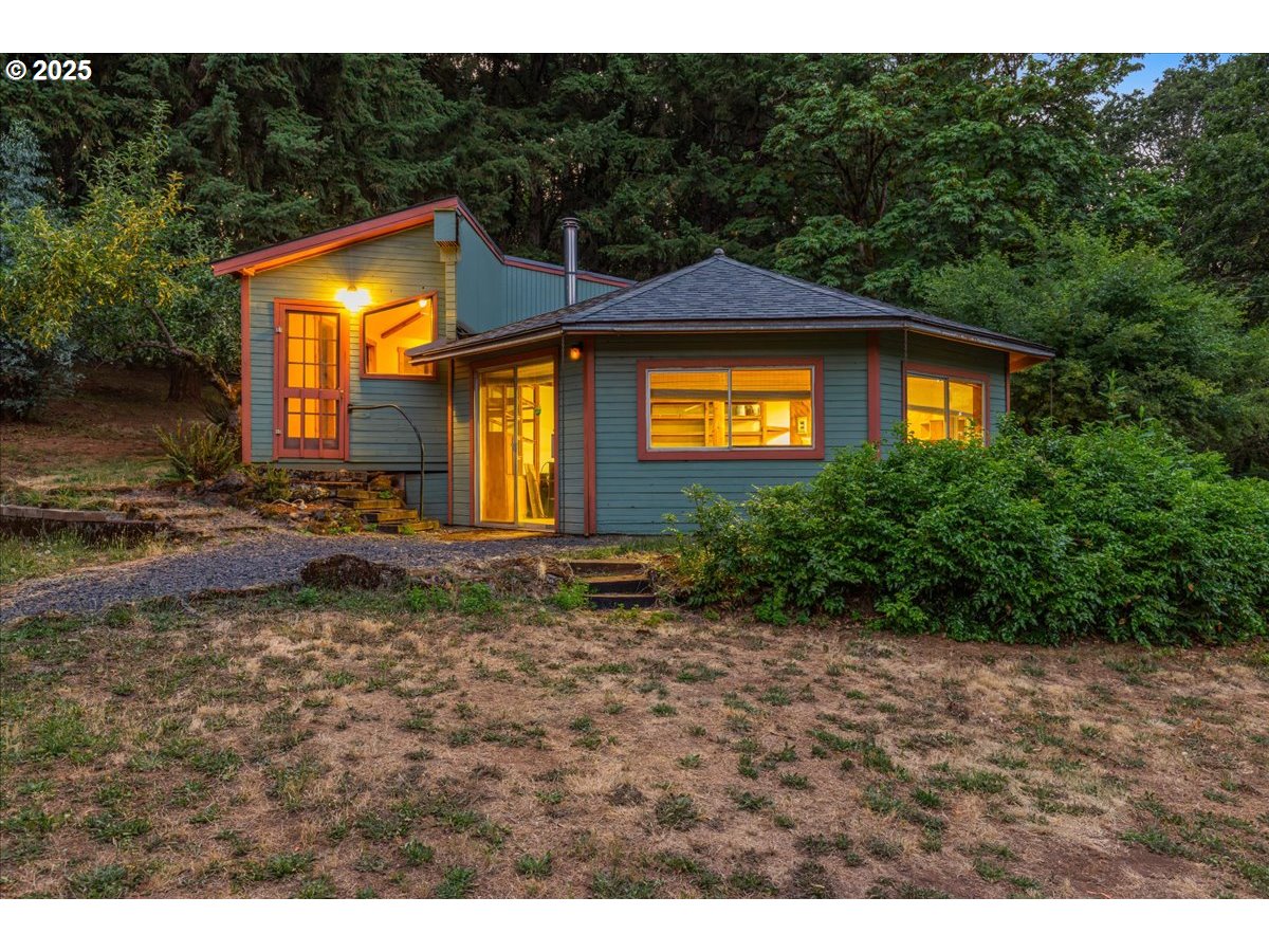 9545 Northeast Red Hills Road Dundee, OR 97115 - Photo 4 of 48 Gallery Image 4
