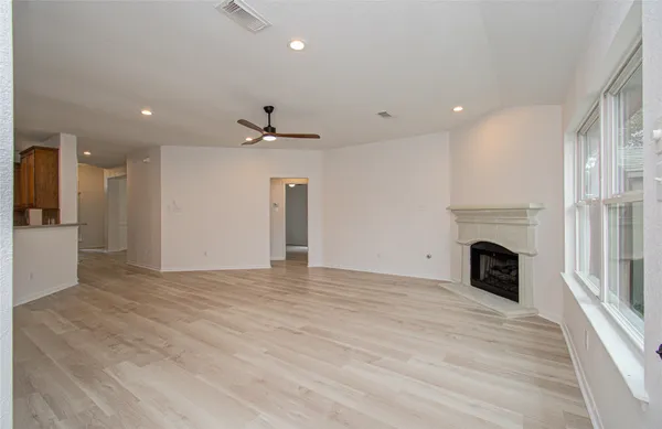 $365,000 | 2030 Creek Shore Lane, Pearland, TX 77581