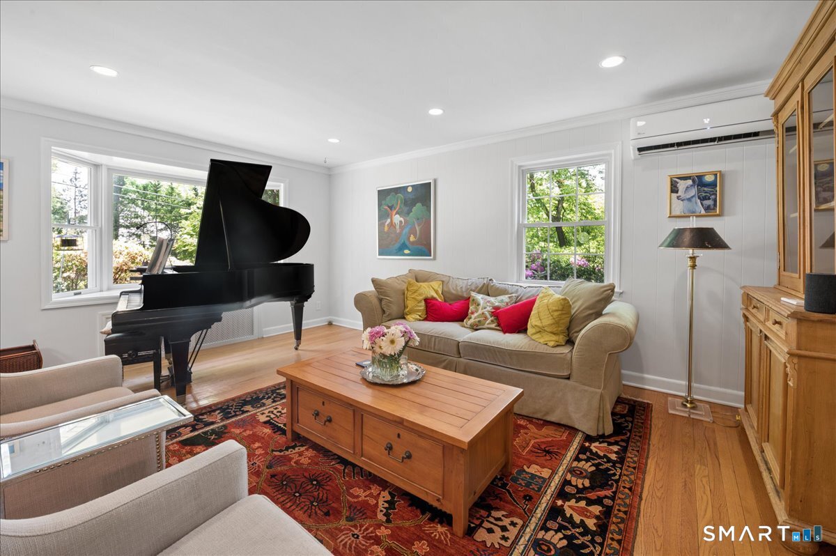 96 Turner Road Stamford, CT 06905 - Photo 7 of 38 Living room with bay window.